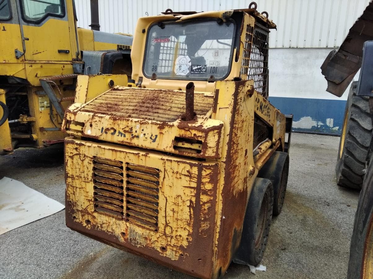 Mini chargeuse Komatsu SK 07 — image 2