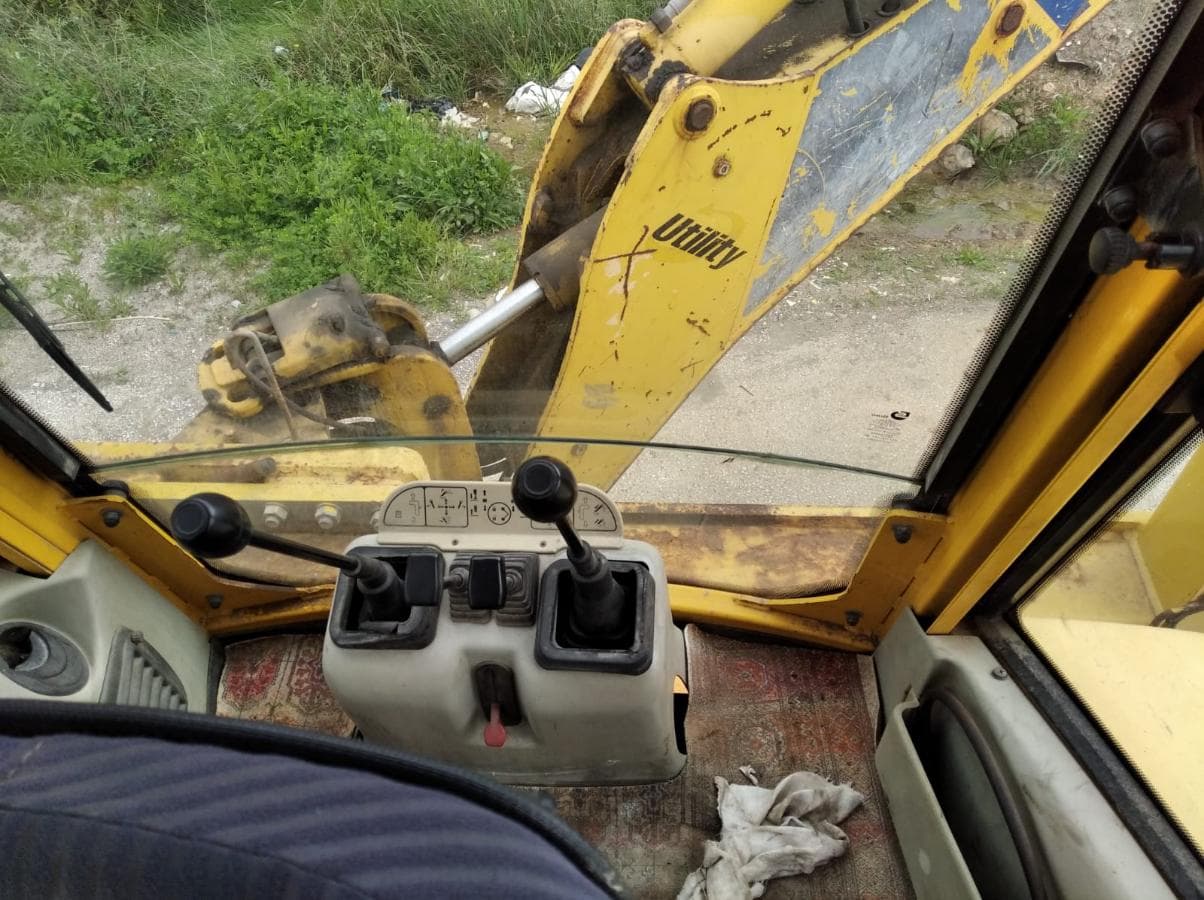 Retroescavadora Komatsu WB 93 — imagen 8