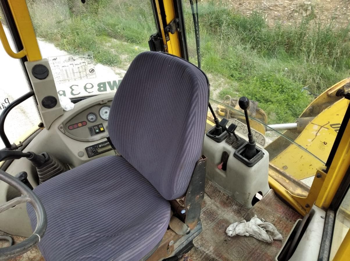 Retroescavadora Komatsu WB 93 — imagen 11