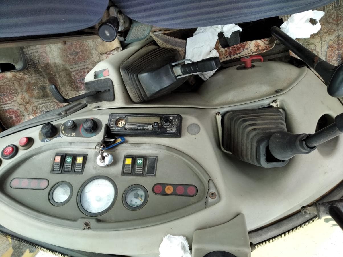 Retroescavadora Komatsu WB 93 — imagen 13