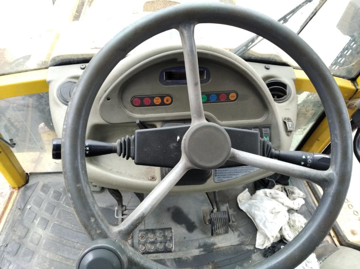 Retroescavadora Komatsu WB 93 — image 6