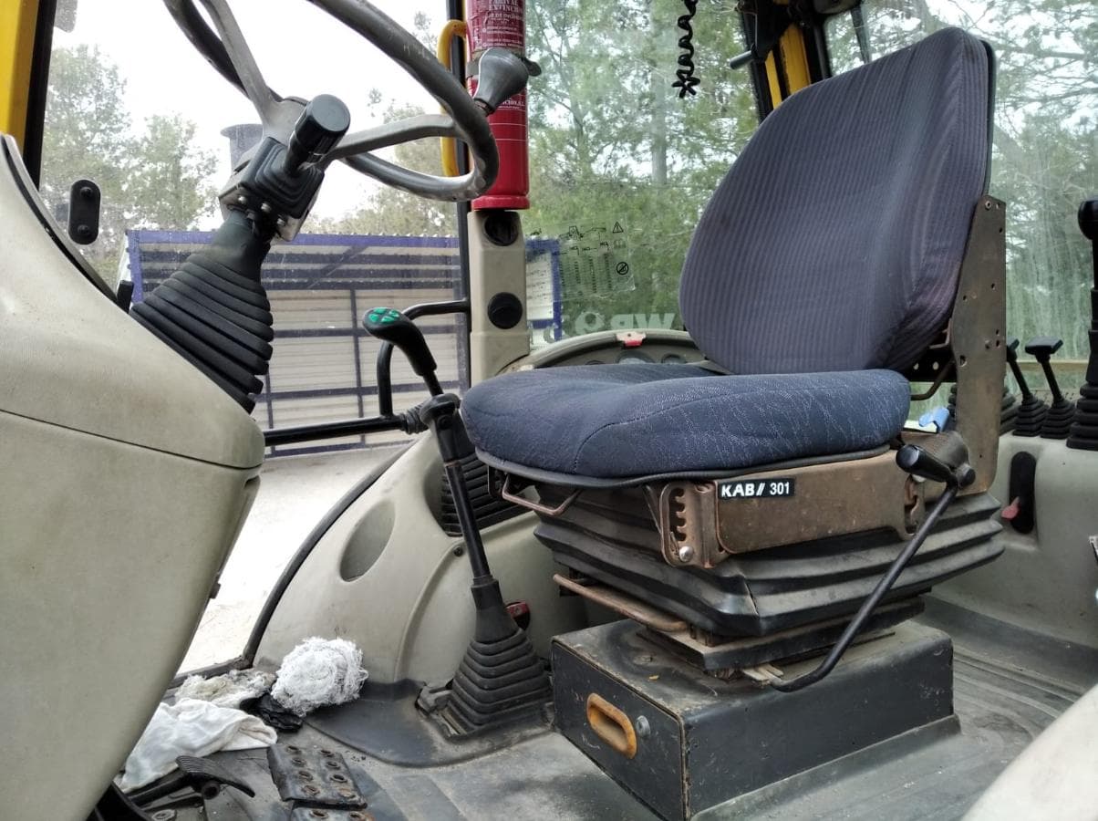 Retroescavadora Komatsu WB 93 — image 7