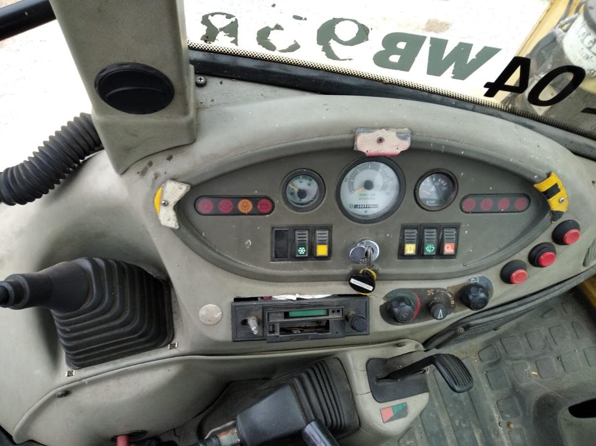 Retroescavadora Komatsu WB 93 — image 8