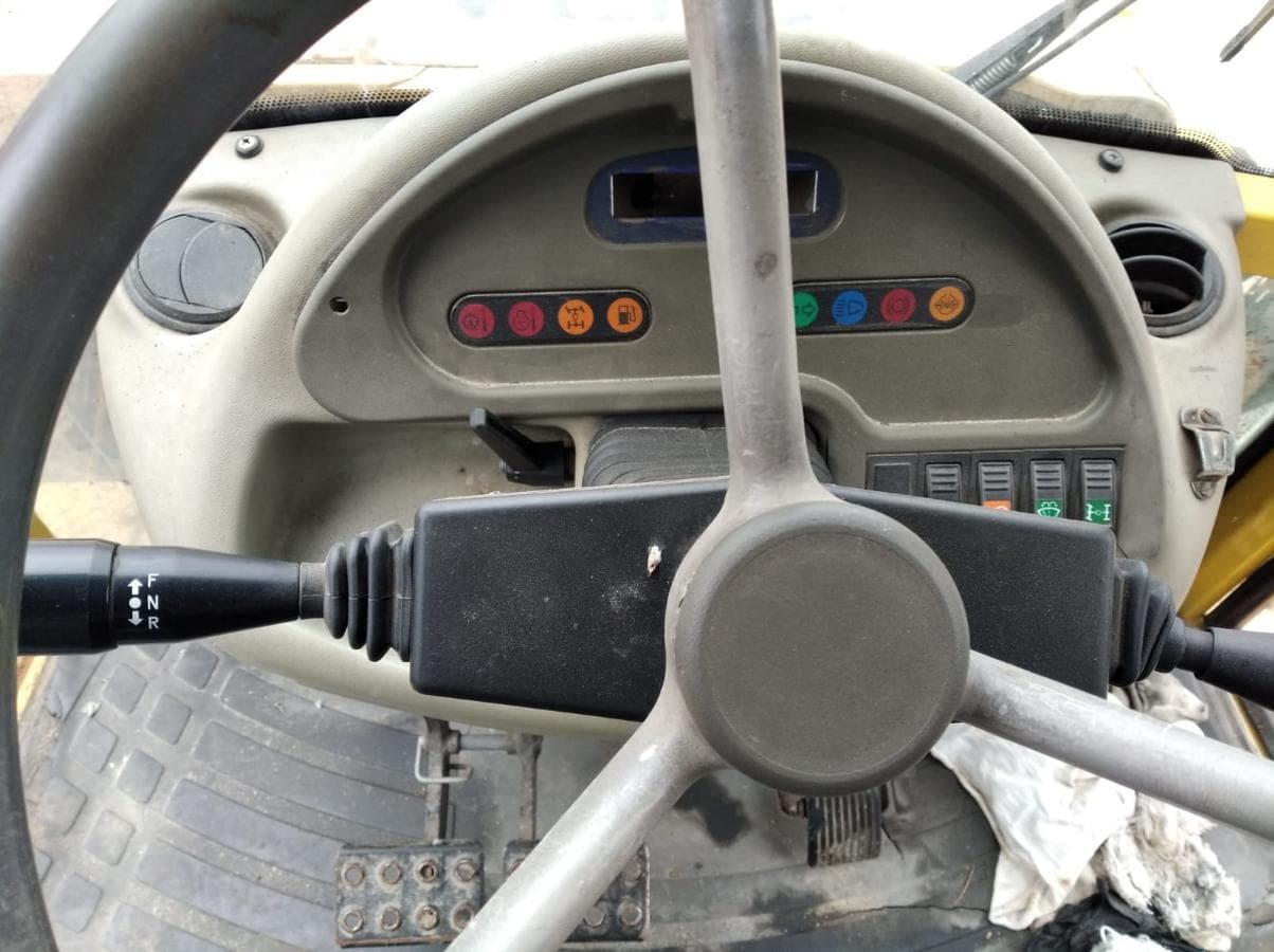 Retroescavadora Komatsu WB 93 — image 9