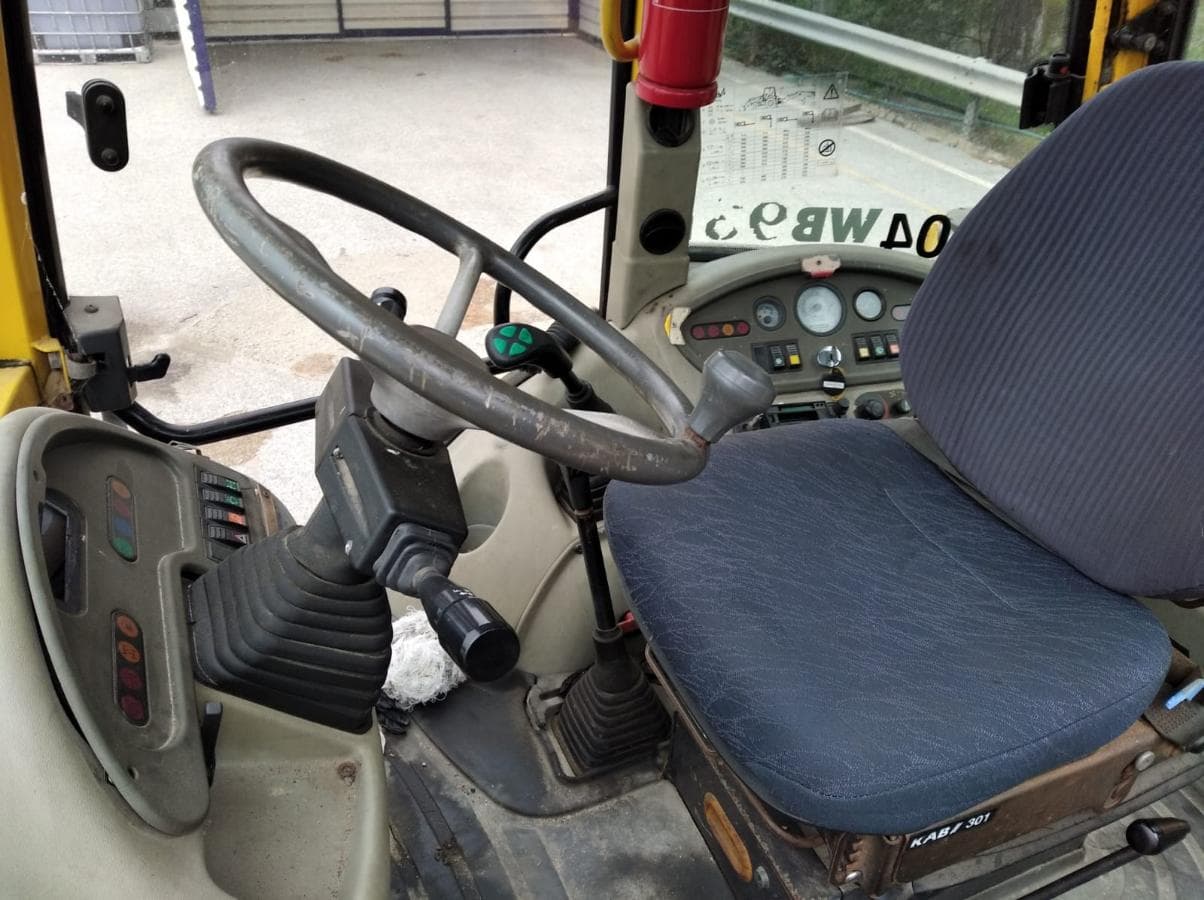 Retroescavadora Komatsu WB 93 — image 10