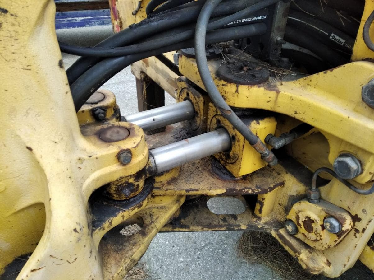 Retroescavadora Komatsu WB 93 — image 12
