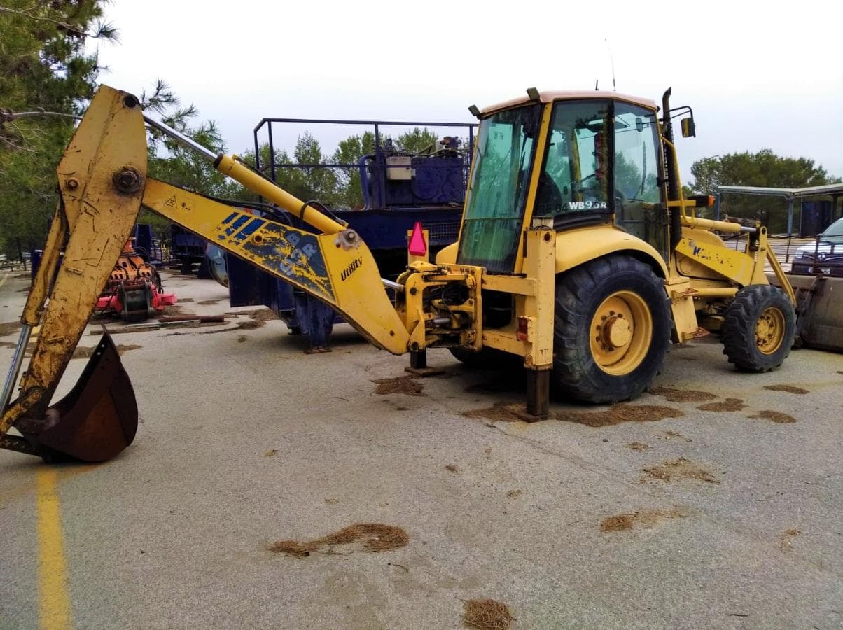 Retroescavadora Komatsu WB 93 — image 5