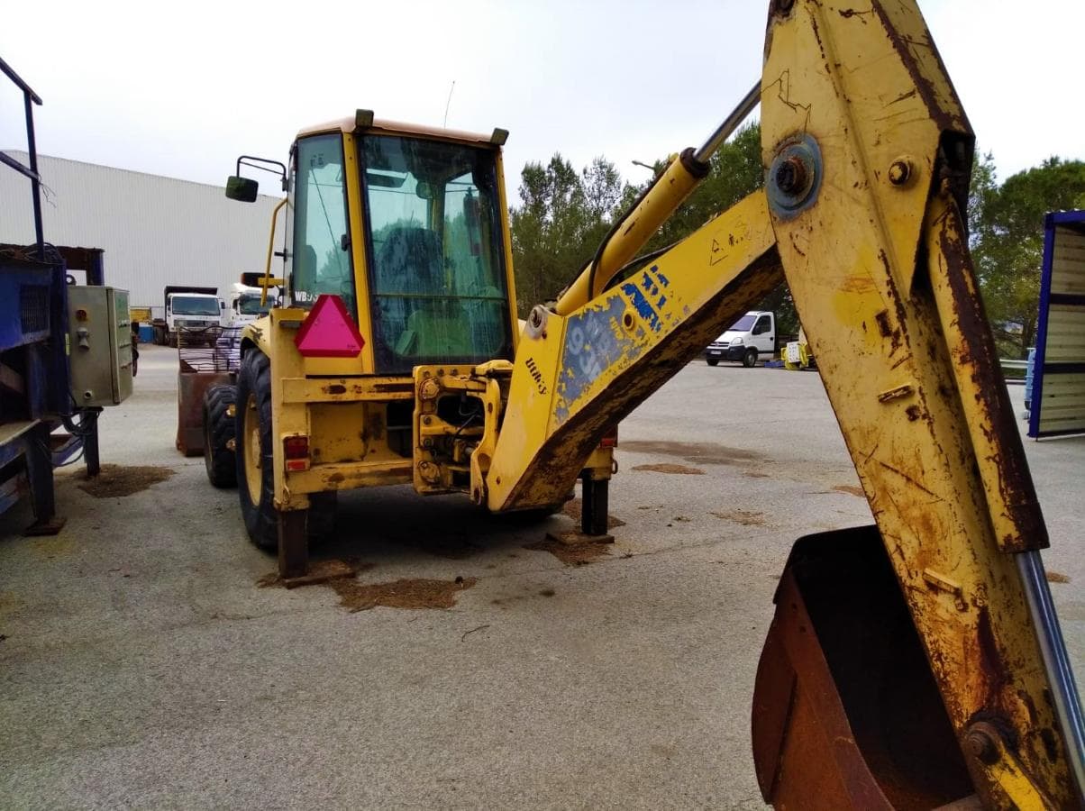 Retroescavadora Komatsu WB 93 — image 4