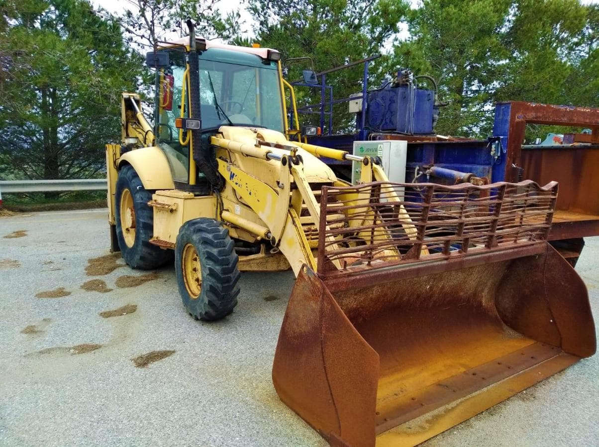 Retroescavadora Komatsu WB 93 — image 1