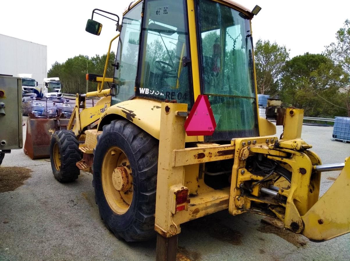 Retroescavadora Komatsu WB 93 — image 3