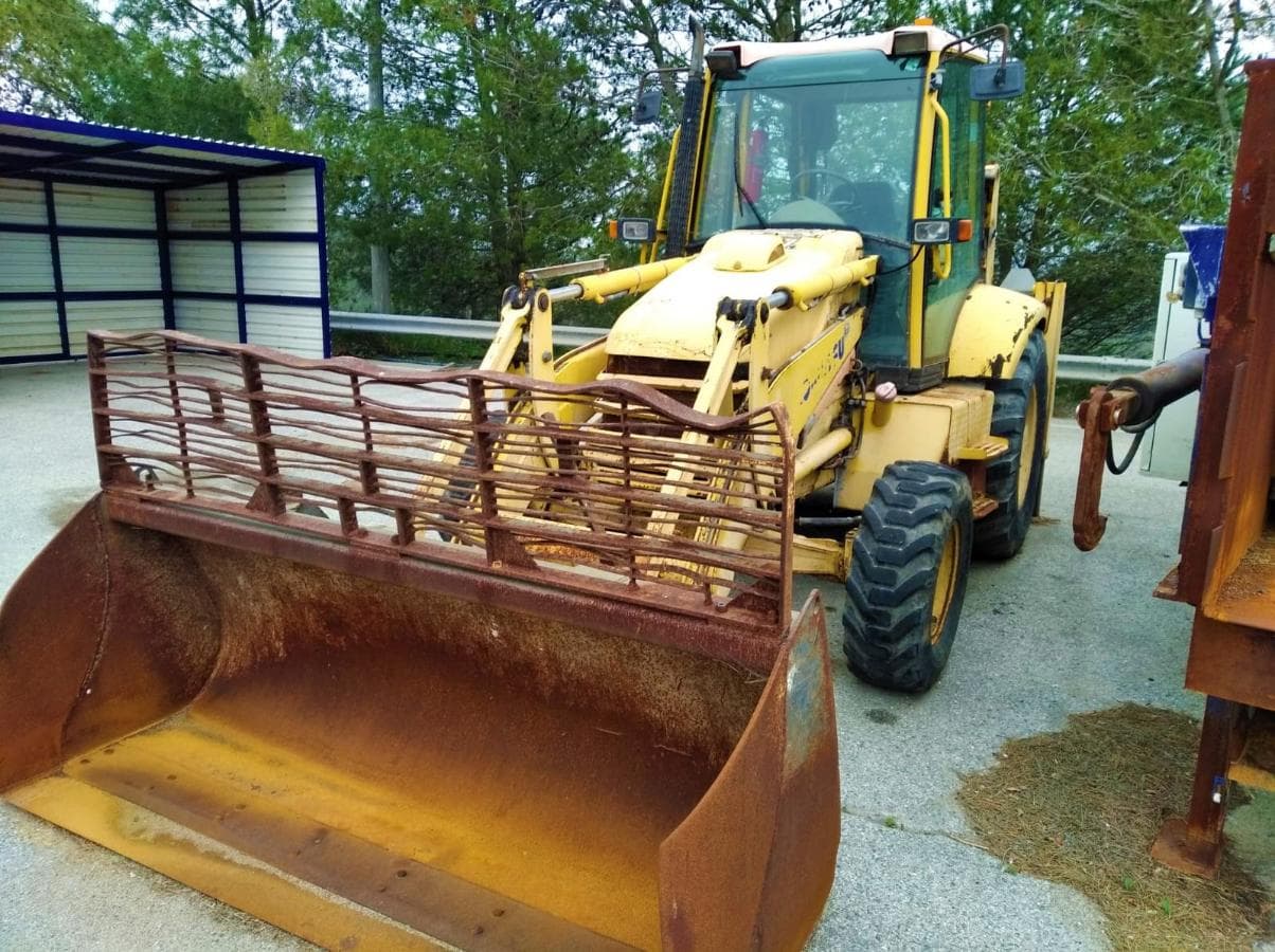 Retroescavadora Komatsu WB 93 — image 2