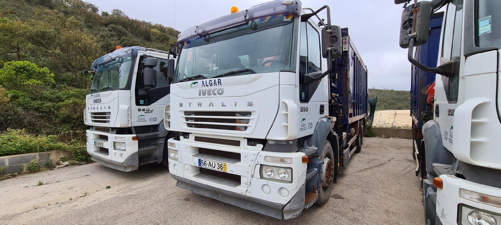 Iveco Stralis 350 26 T com Grua e Compactador — image 2