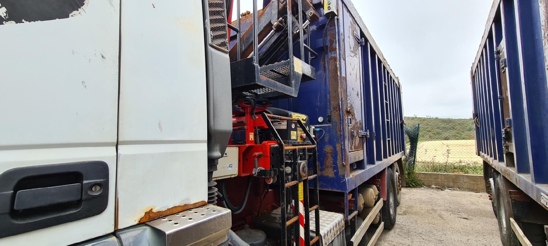 Iveco Stralis 350 26 T com Grua e Compactador — image 6