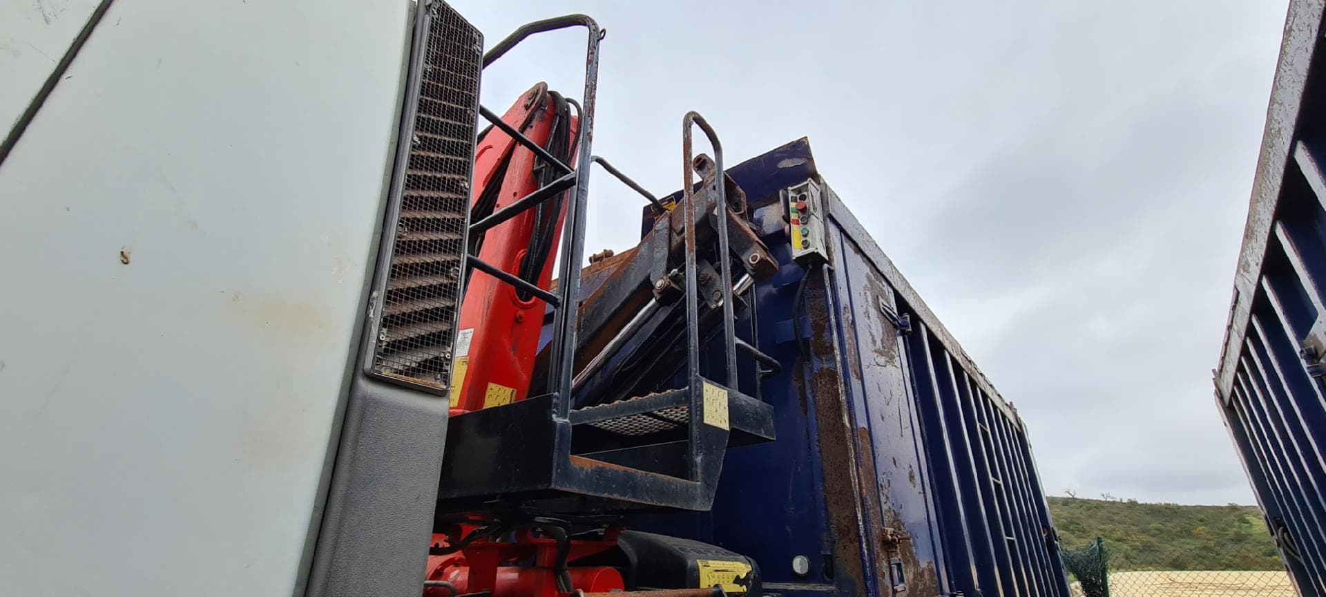 Iveco Stralis 350 26 T com Grua e Compactador — image 9