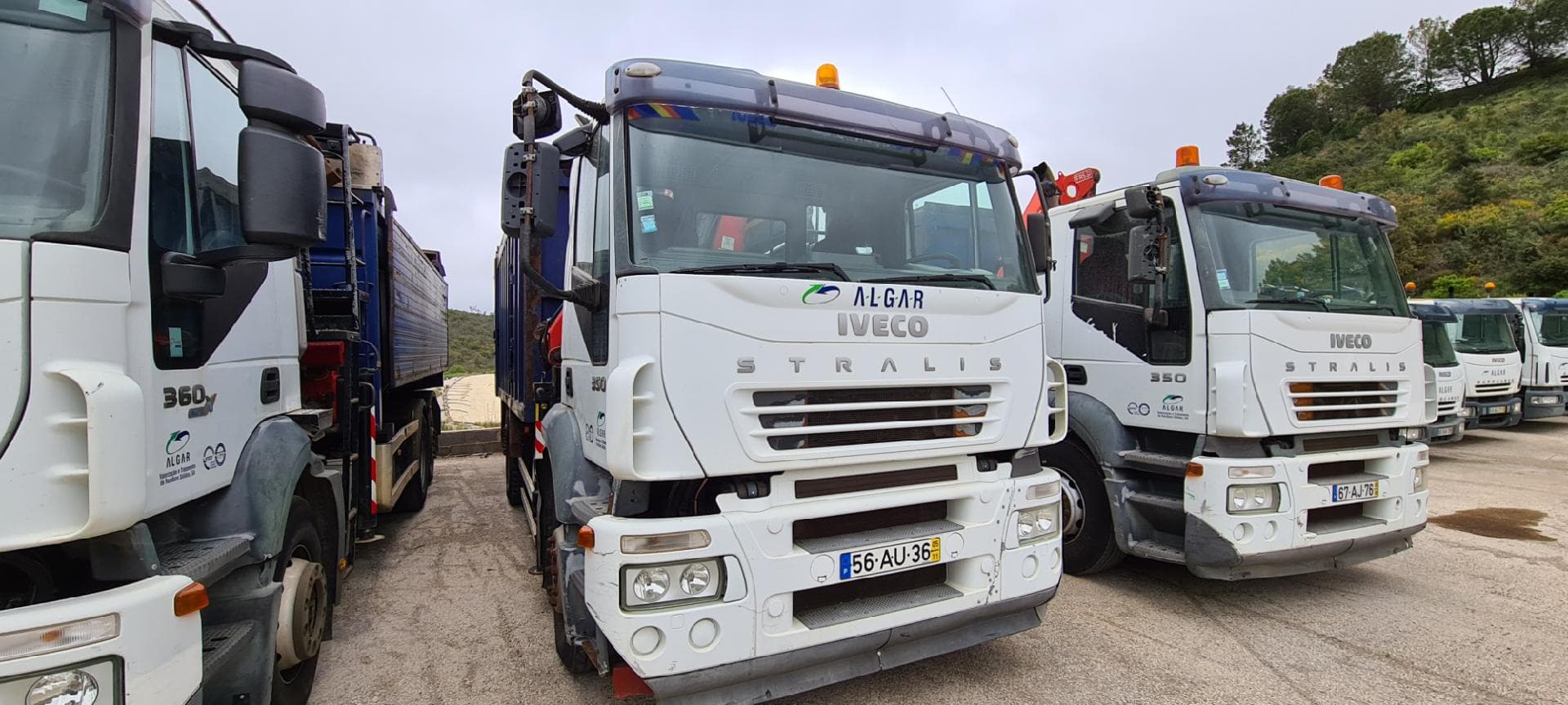 Iveco Stralis 350 26 T com Grua e Compactador — image 4