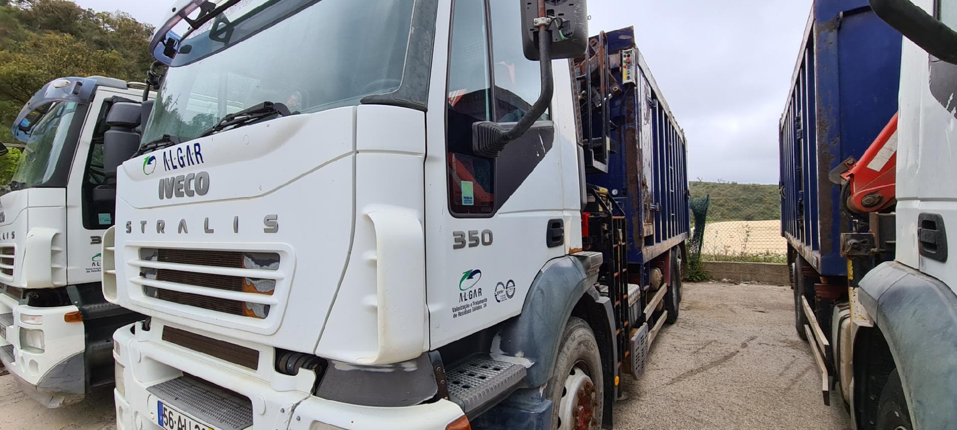 Iveco Stralis 350 26 T com Grua e Compactador — image 3