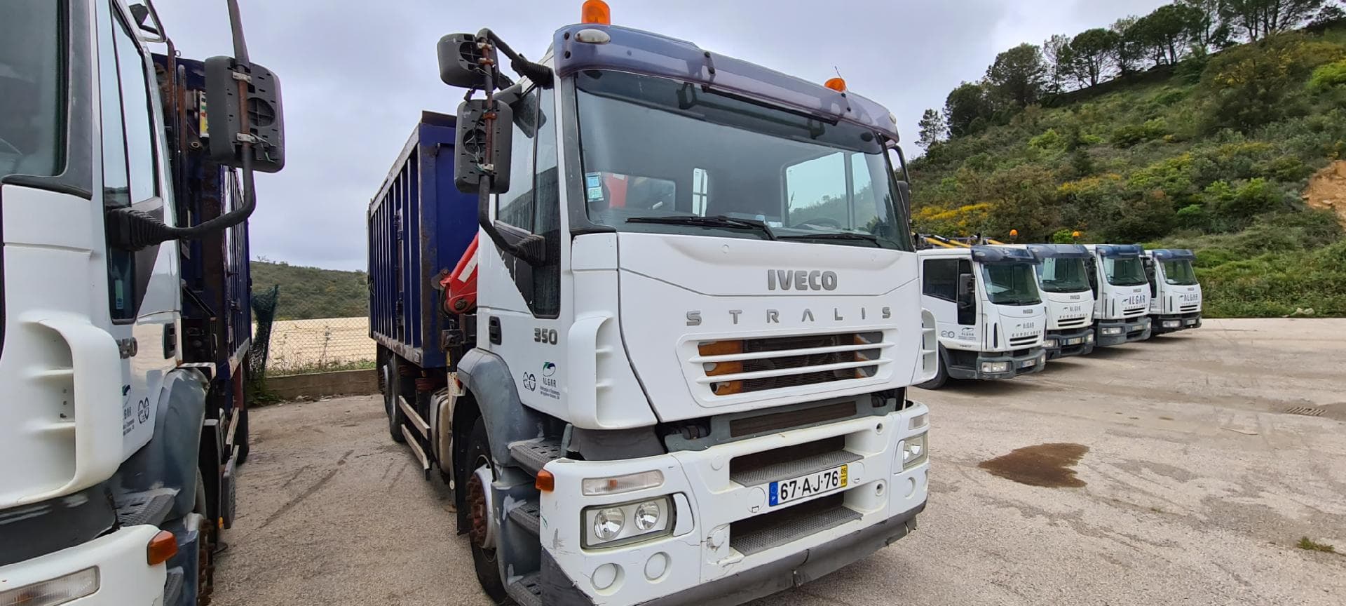 Iveco Stralis 350 26 T com Grua e Compactador — imagen 2