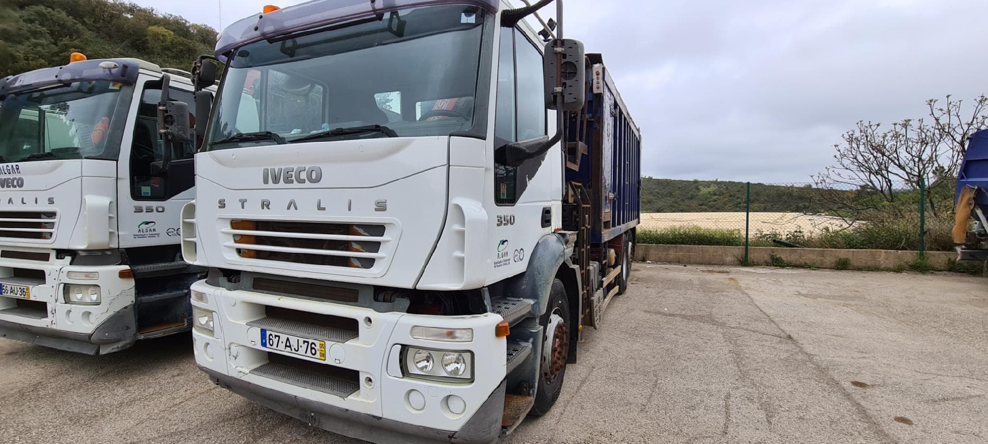 Iveco Stralis 350 26 T com Grua e Compactador — imagen 1