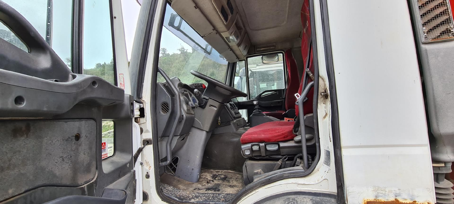 Iveco Stralis 350 26 T com Grua e Compactador — imagen 14