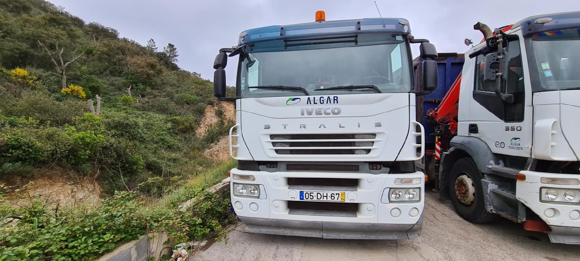 Iveco Stralis 360 26T com Grua e Contentor Basculante — imagen 2
