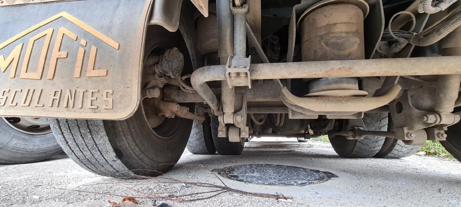 Iveco Stralis 360 26T com Grua e Contentor Basculante — imagen 9