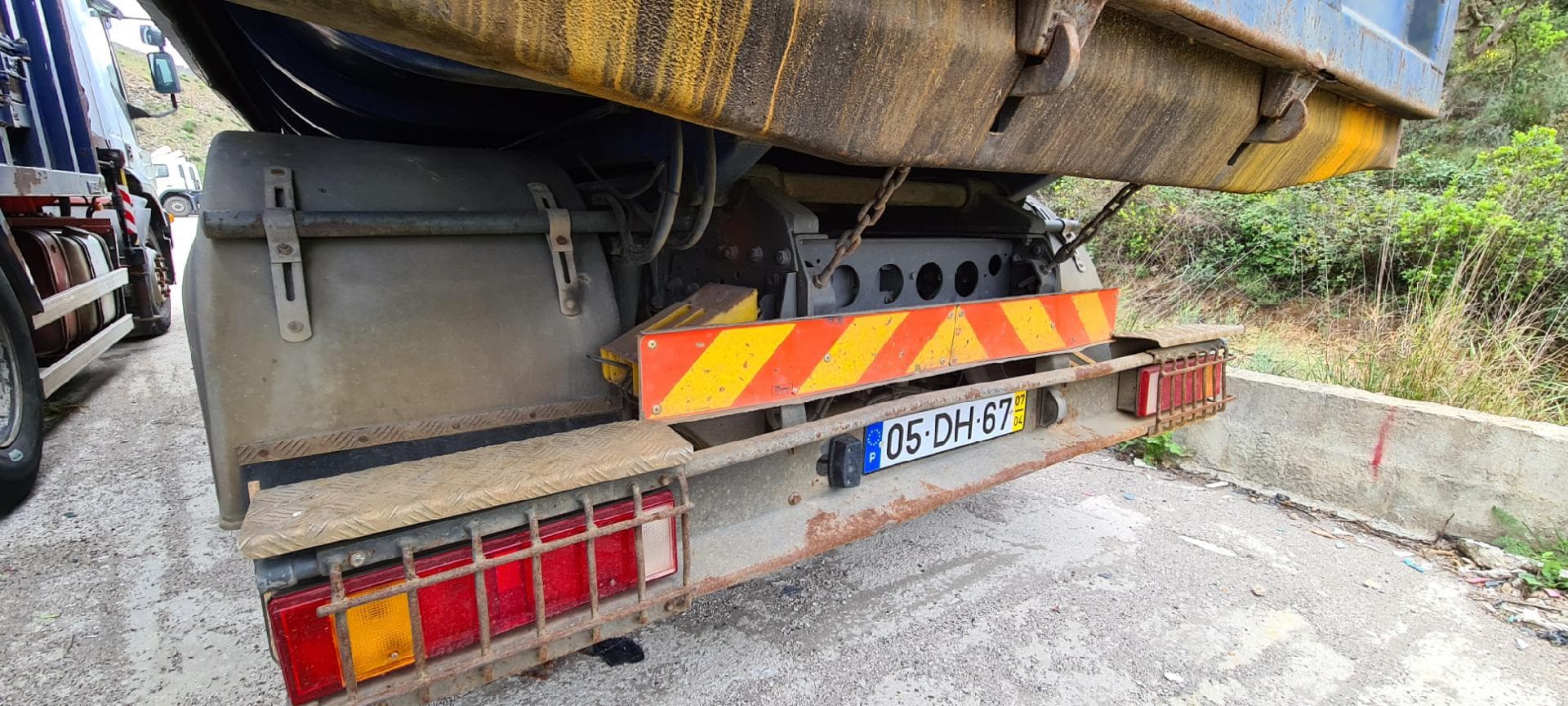 Iveco Stralis 360 26T com Grua e Contentor Basculante — imagen 8