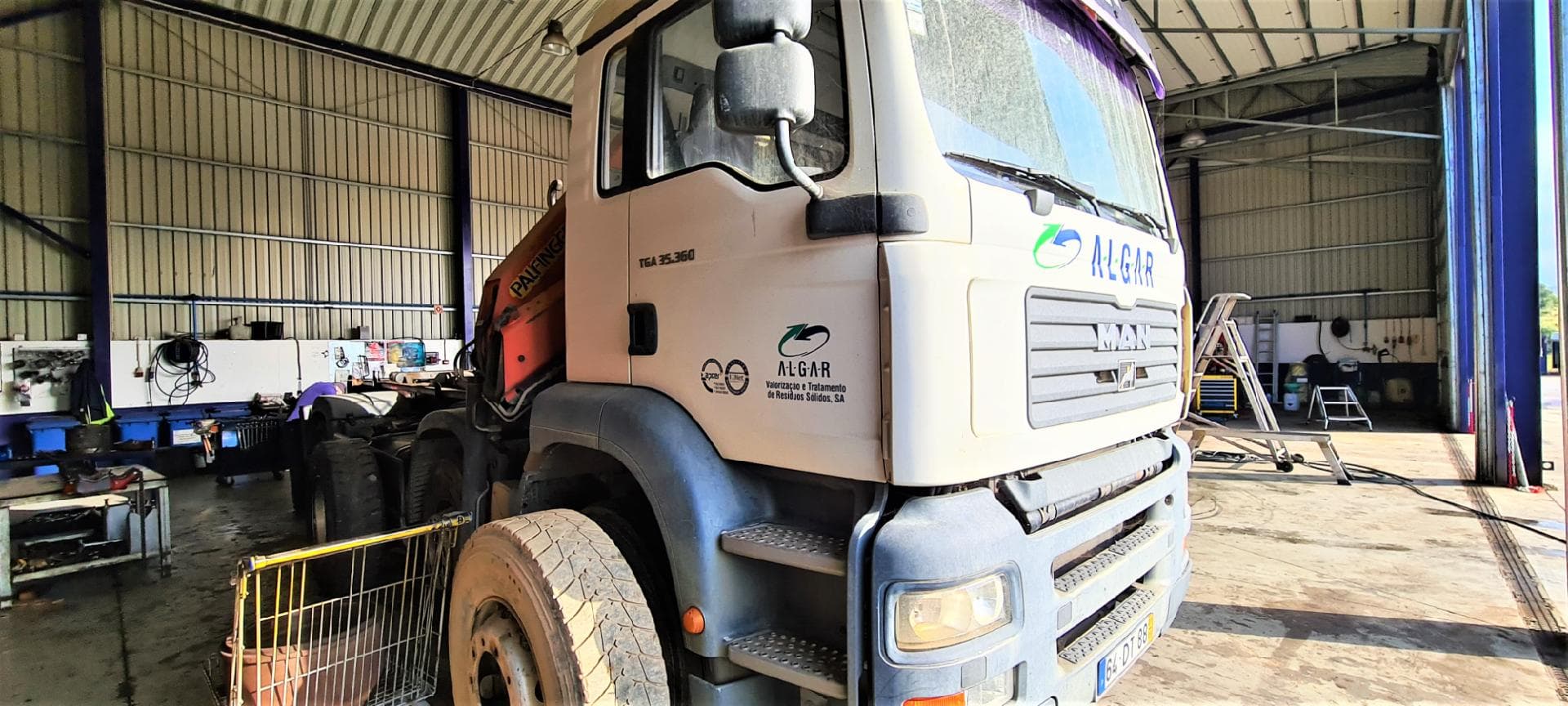 MAN TGA 35.360 com Grua e Amplirrol — imagen 2