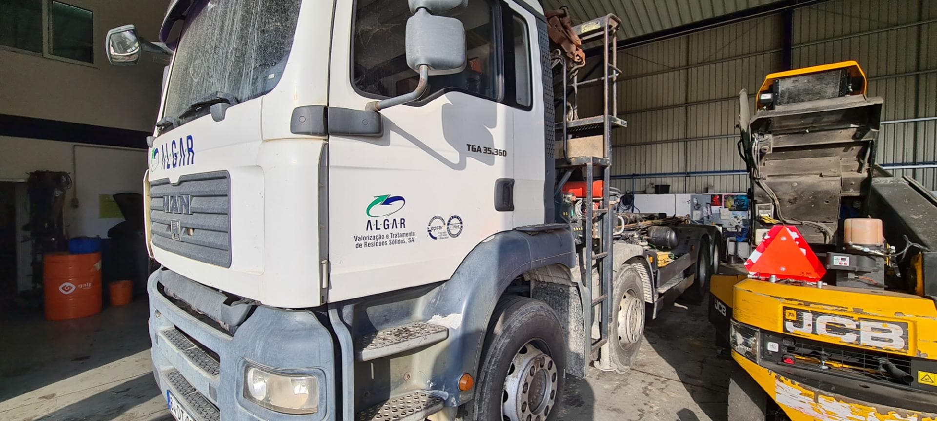 MAN TGA 35.360 com Grua e Amplirrol — imagen 3