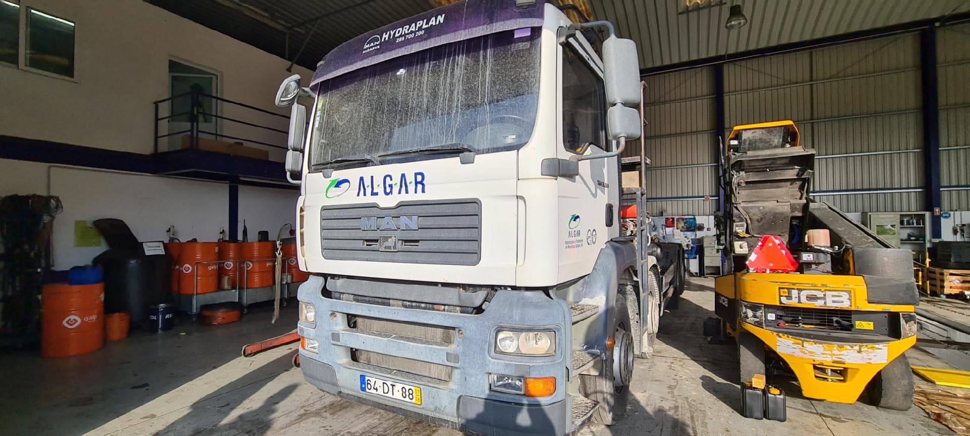 MAN TGA 35.360 com Grua e Amplirrol — imagen 1