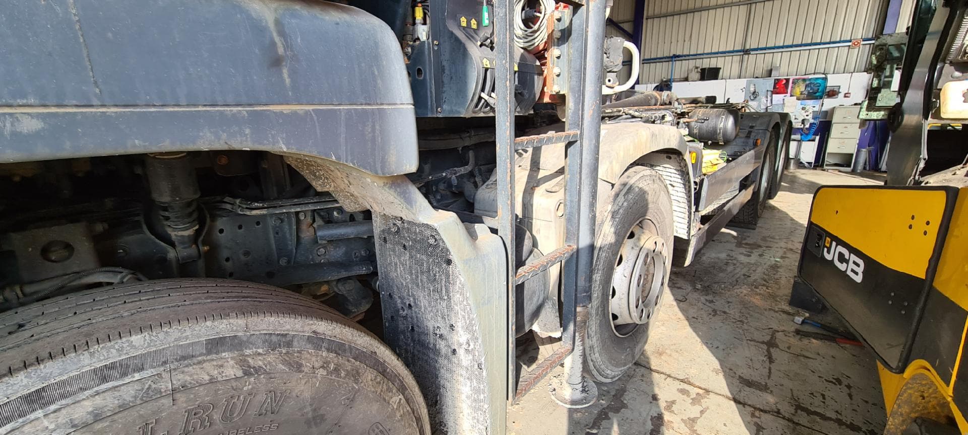 MAN TGA 35.360 com Grua e Amplirrol — imagen 4