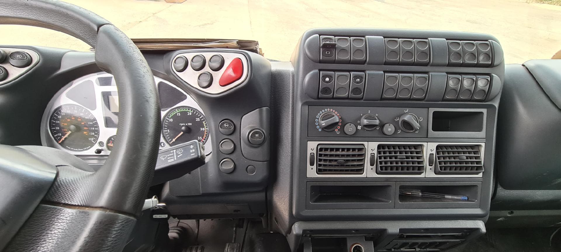 Iveco Eurocargo ML75 com Compactador 6/9 — imagen 12