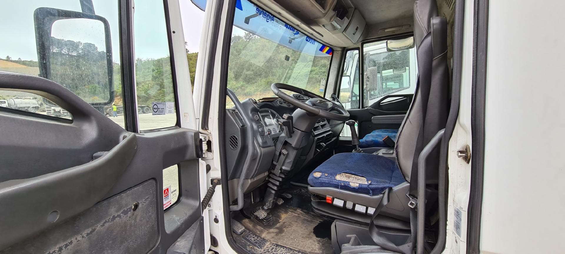 Iveco Eurocargo ML75 com Compactador 6/9 — imagen 10