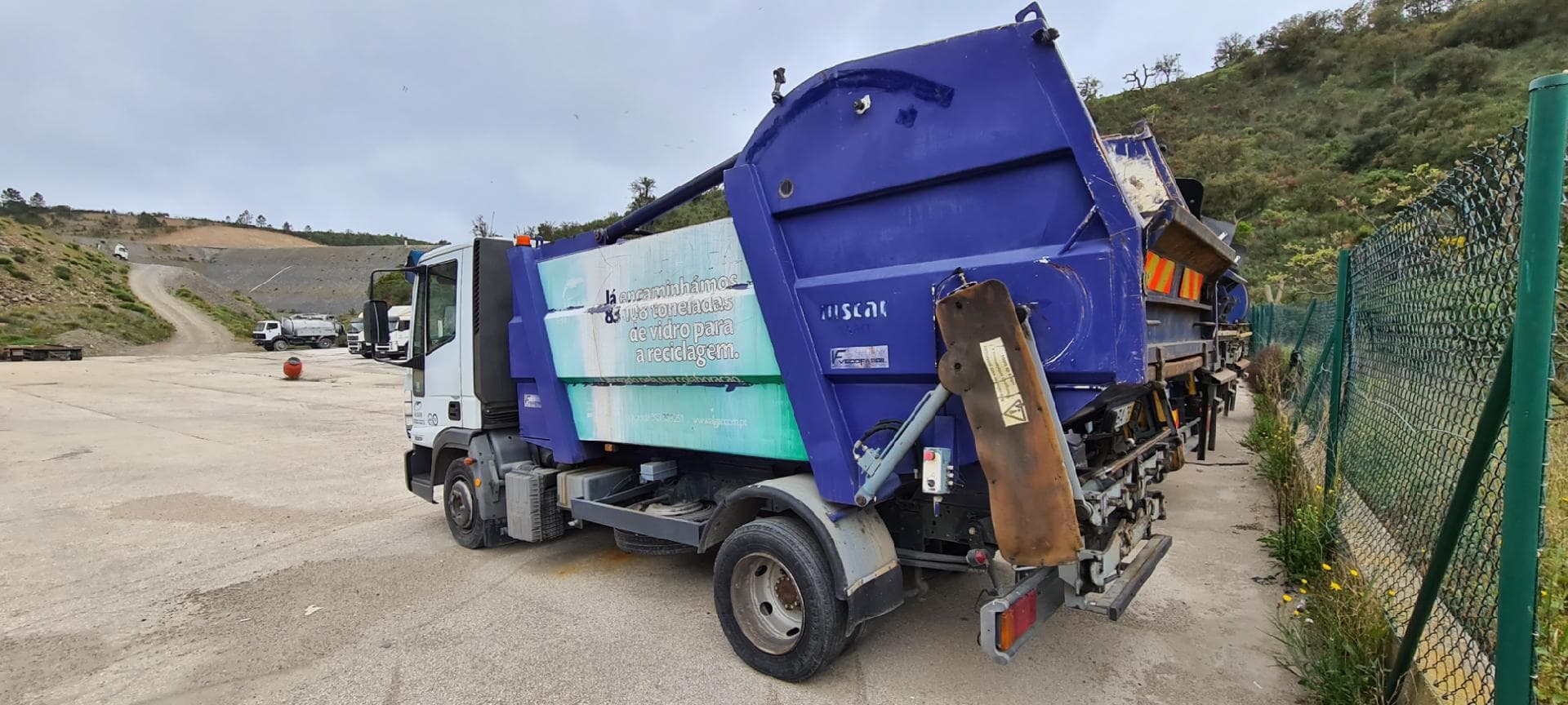 Iveco Eurocargo ML75 com Compactador 6/9 — imagen 3