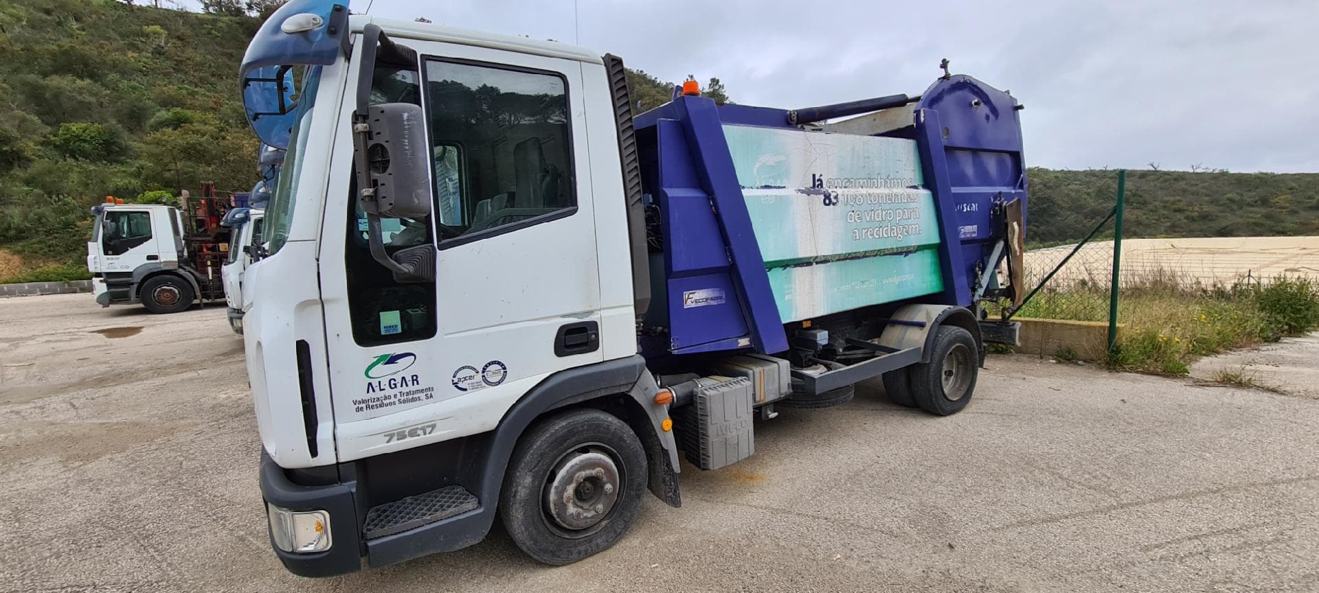 Iveco Eurocargo ML75 com Compactador 6/9 — imagen 2