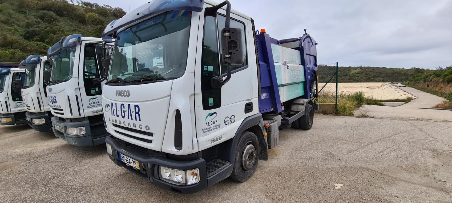 Iveco Eurocargo ML75 com Compactador 6/9 — imagen 1