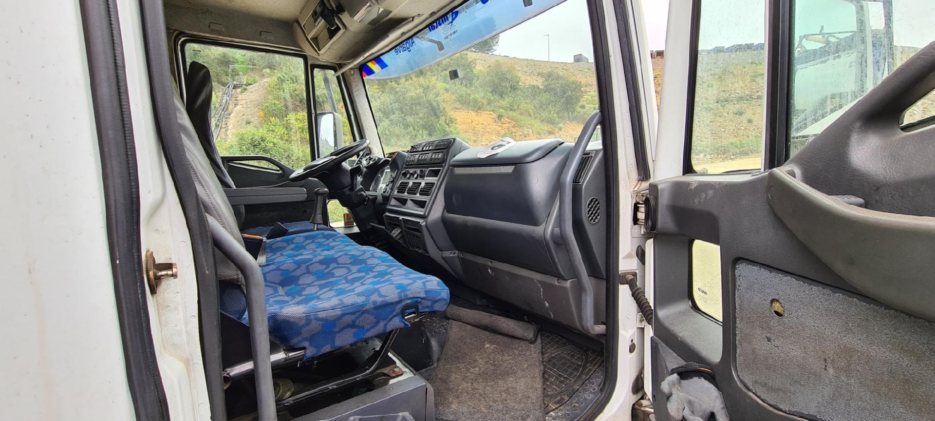Iveco Eurocargo ML75 com Compactador 6/9 — imagen 13