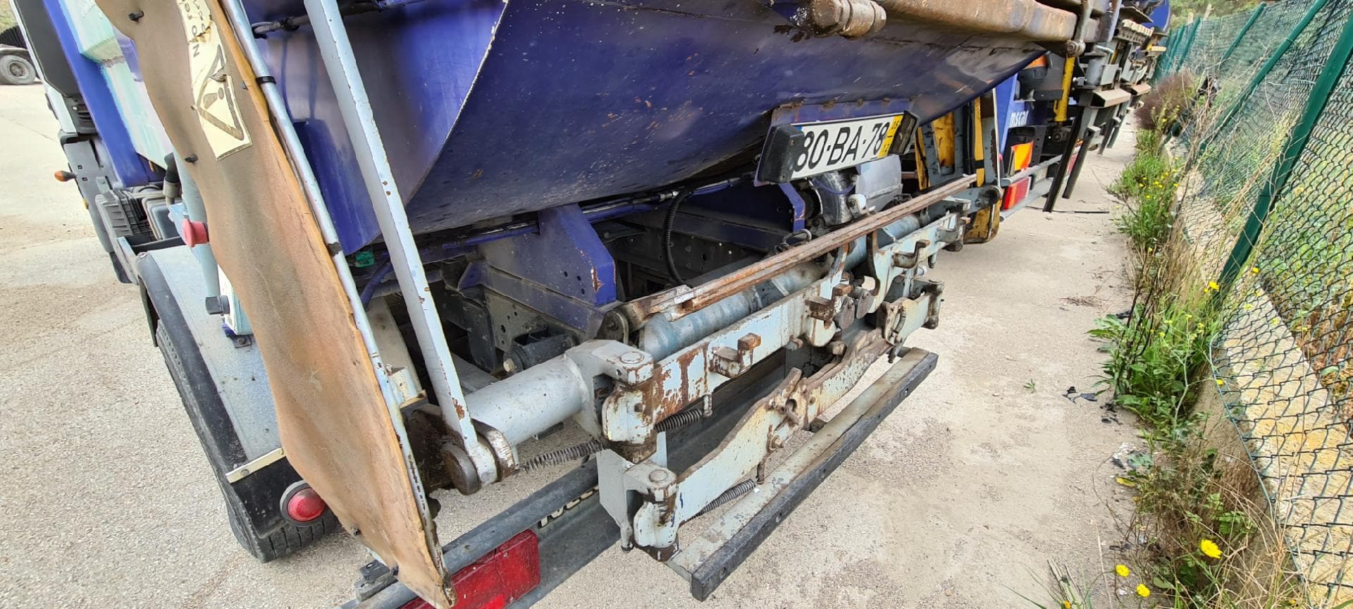 Iveco Eurocargo ML75 com Compactador 6/9 — imagen 8