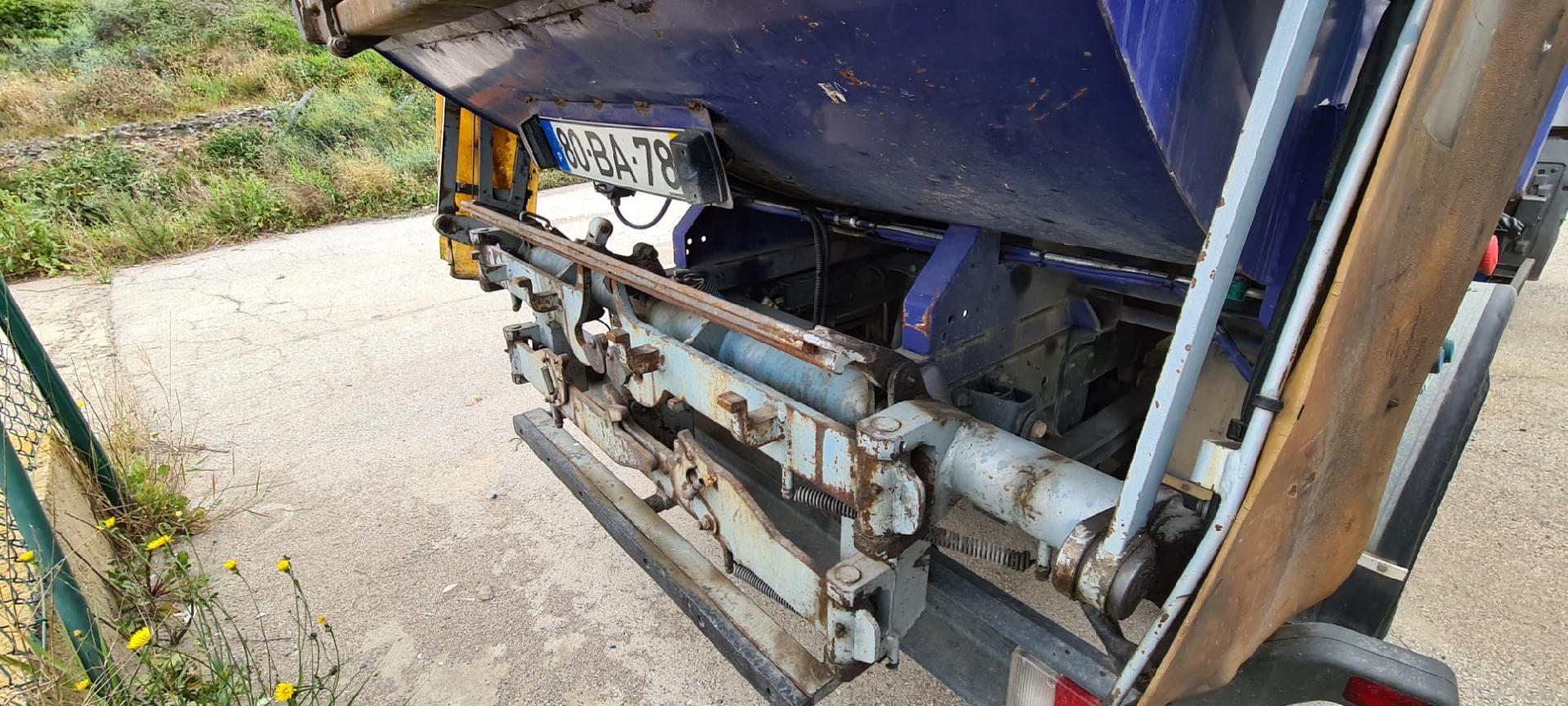 Iveco Eurocargo ML75 com Compactador 6/9 — imagen 9