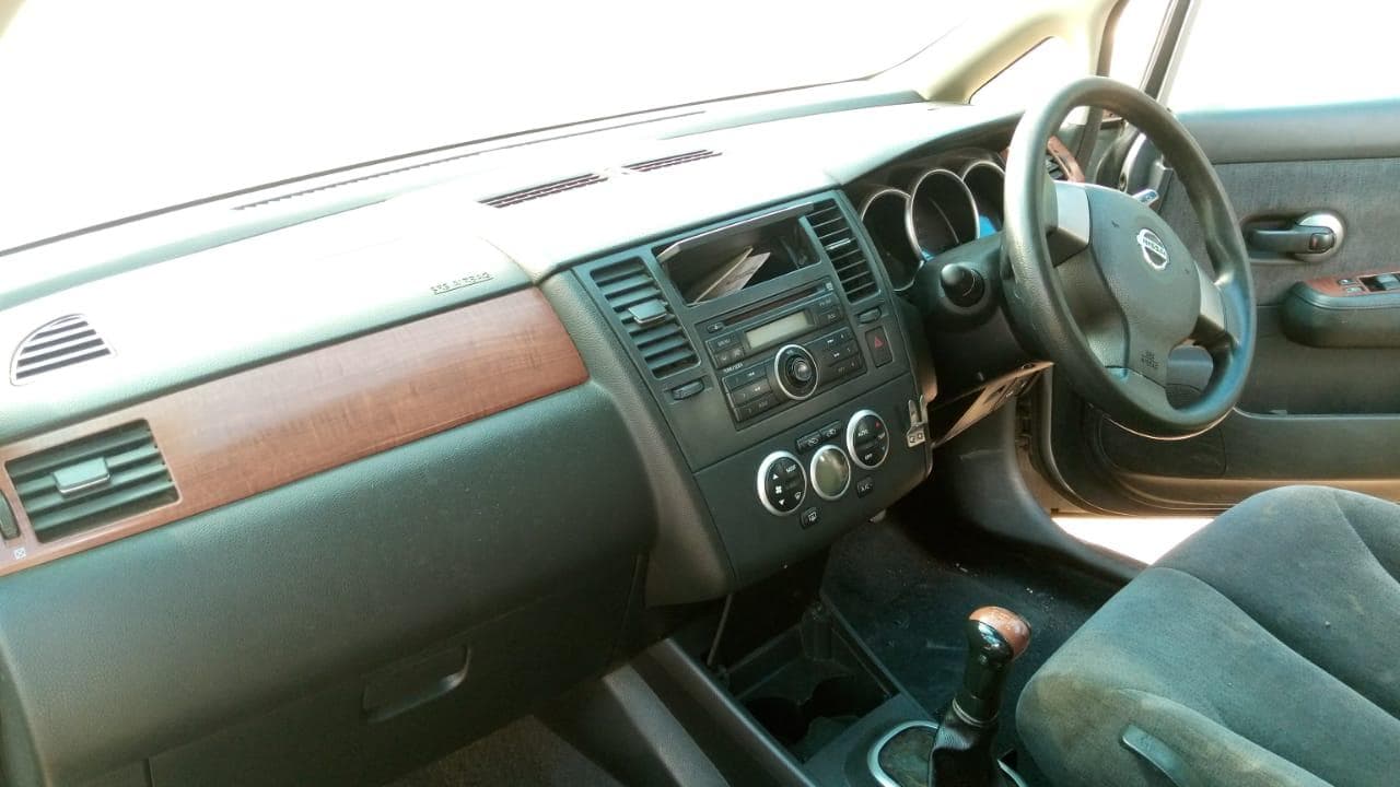 Nissan Tida · — image 12