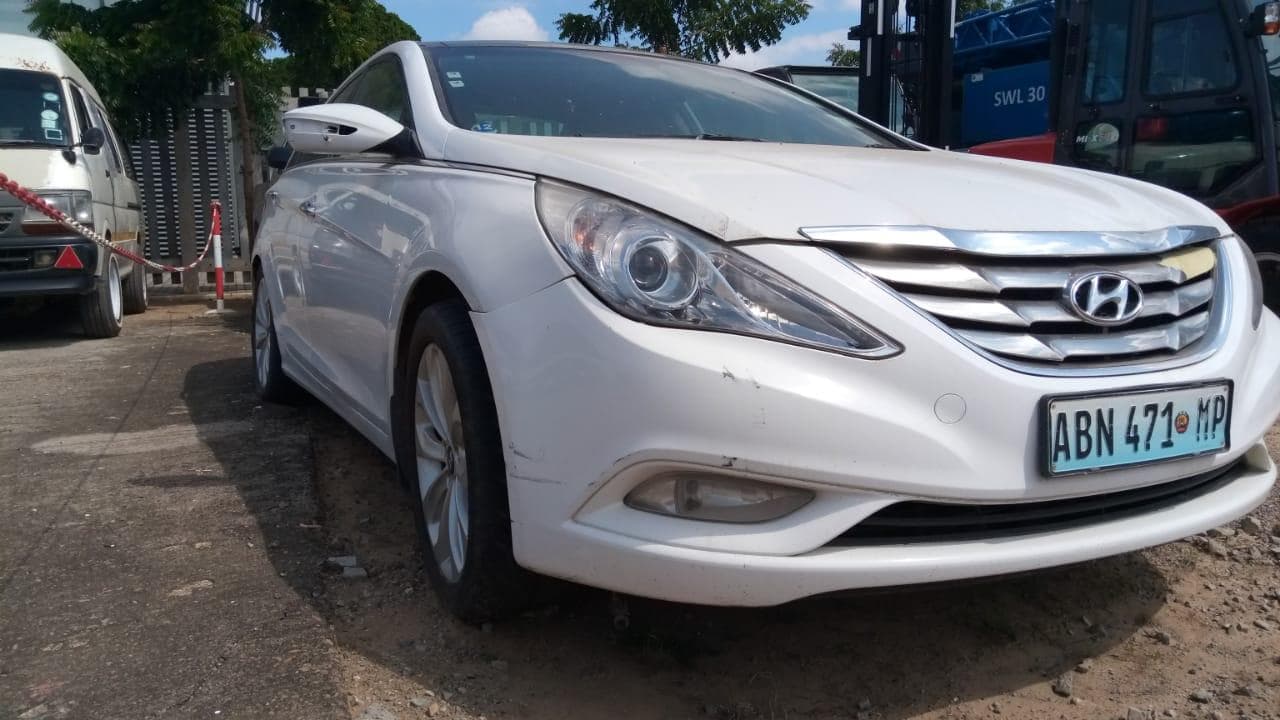 Hyundai  Sonata   ·