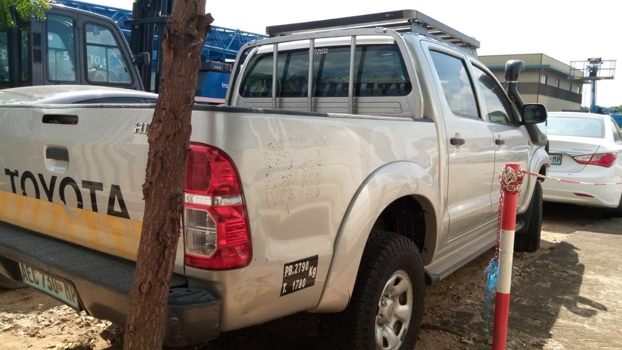 Toyota Hilux · — image 3