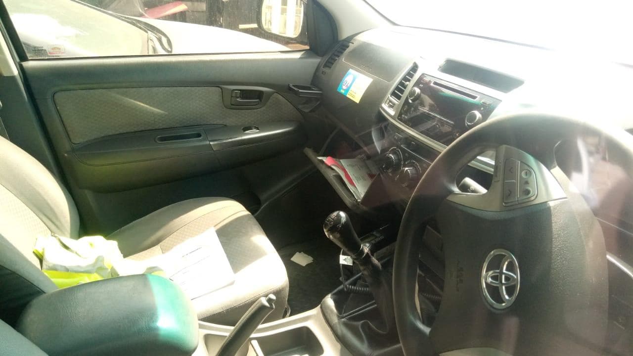 Toyota Hilux · — image 5