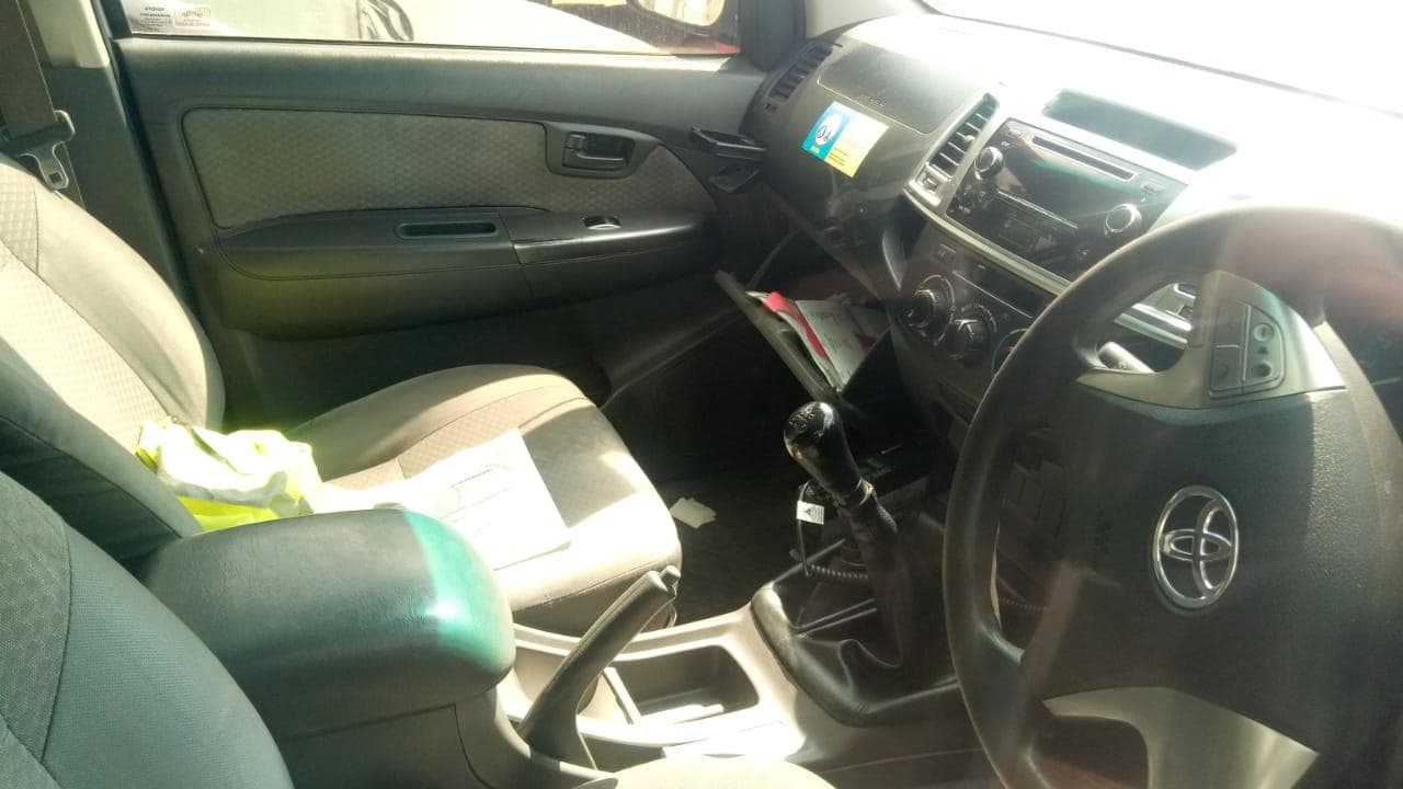 Toyota Hilux · — image 8