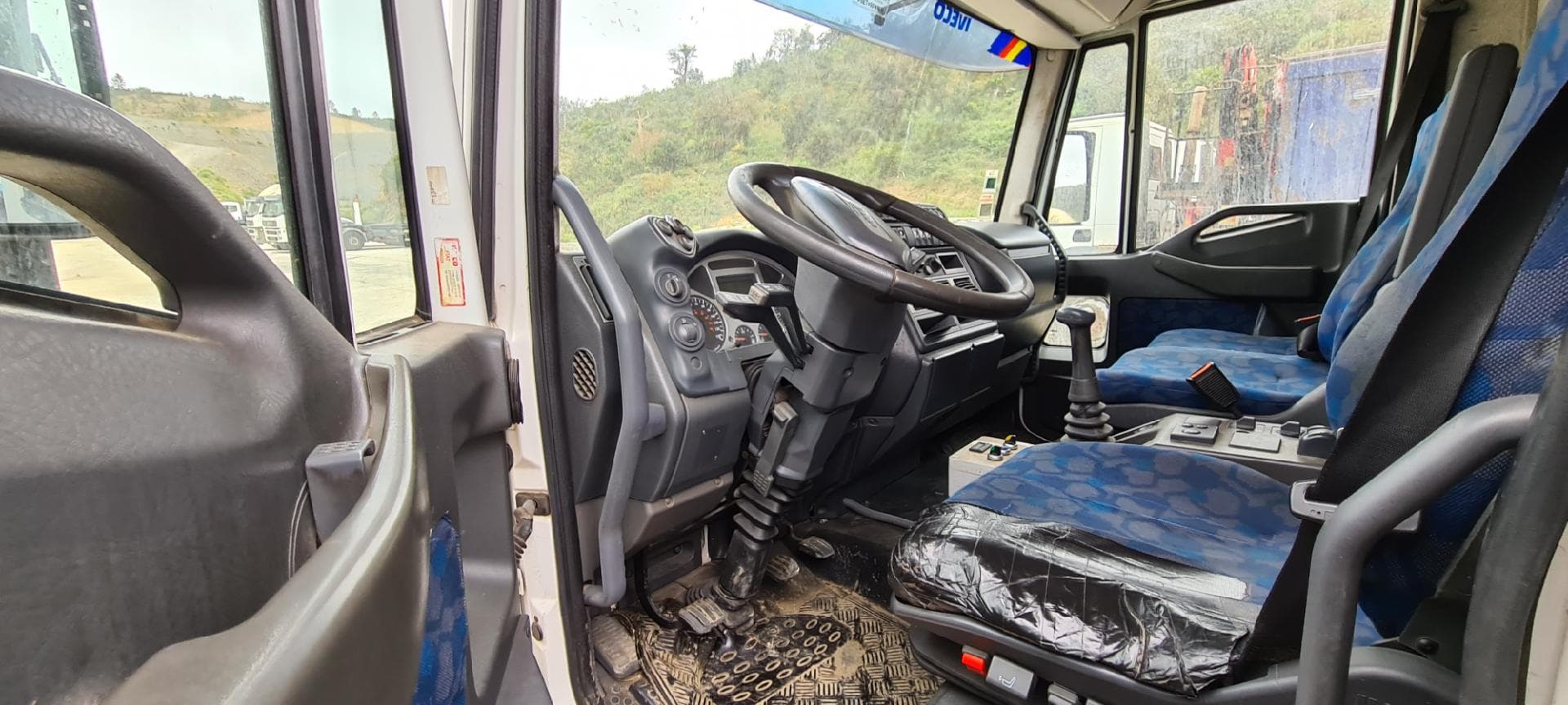 Iveco Eurocargo ML75 com Compactador 6/9 — imagen 12