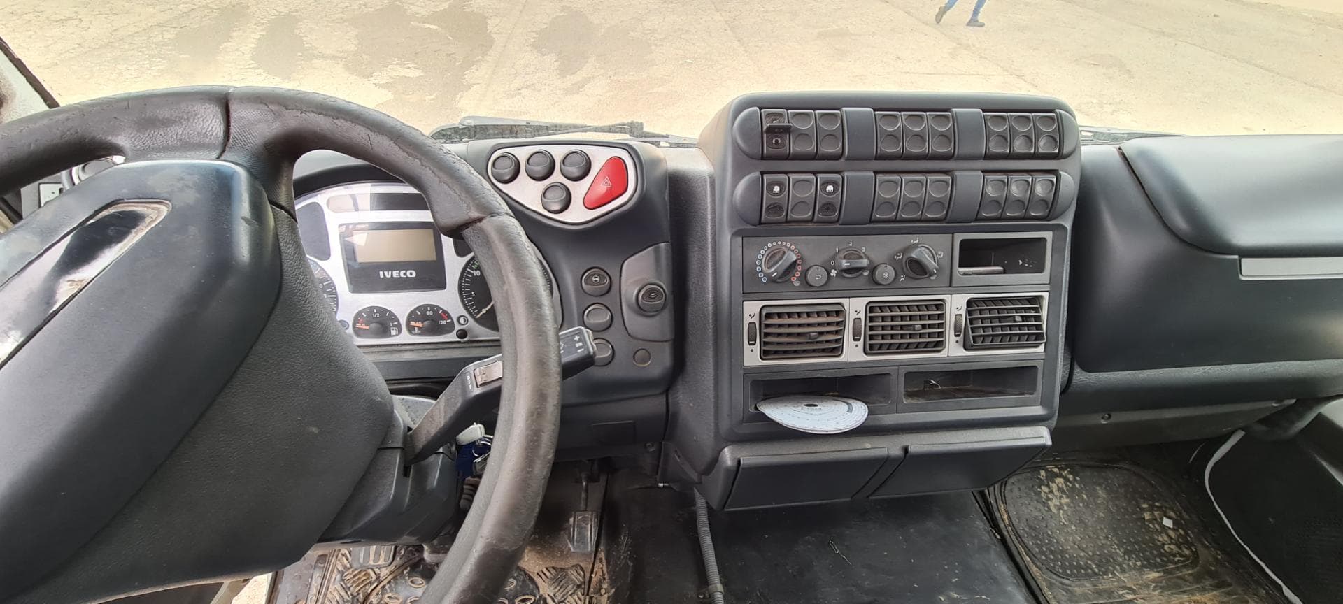 Iveco Eurocargo ML75 com Compactador 6/9 — imagen 14