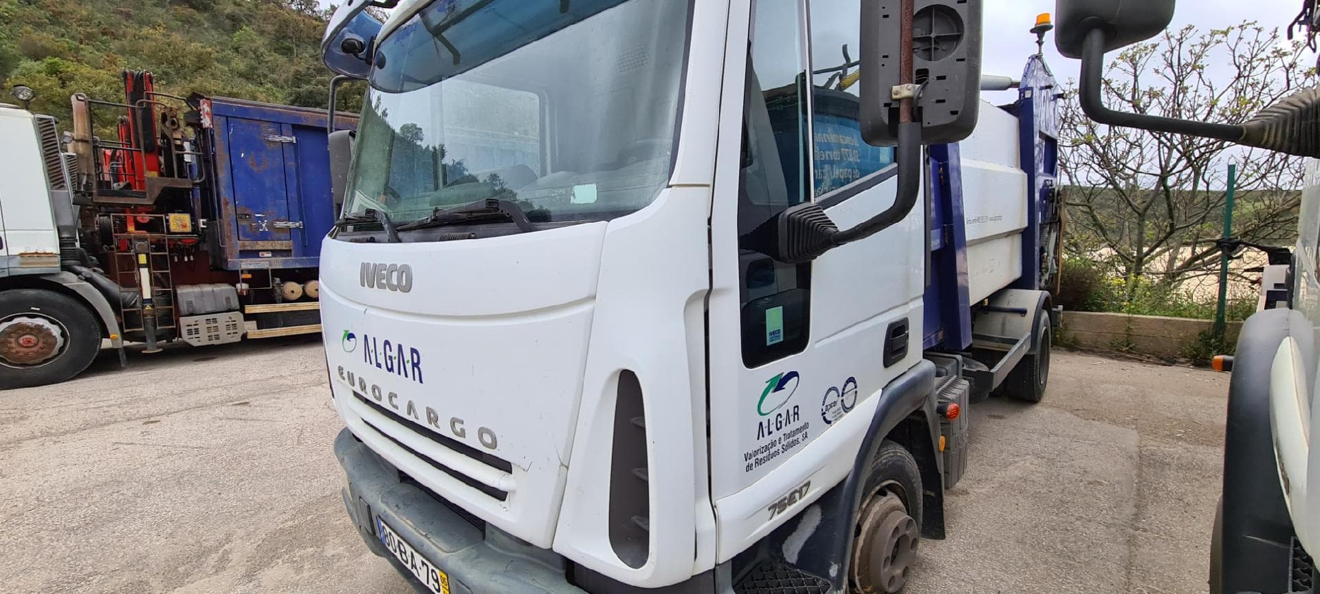 Iveco Eurocargo ML75 com Compactador 6/9 — imagen 2
