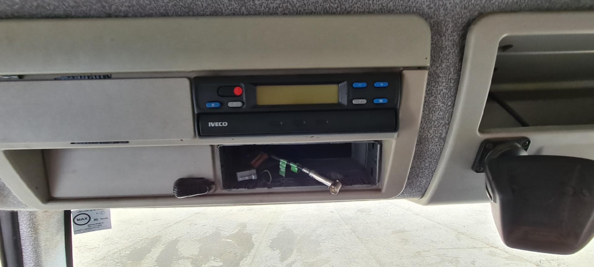 Iveco Eurocargo ML75 com Compactador 6/9 — imagen 16
