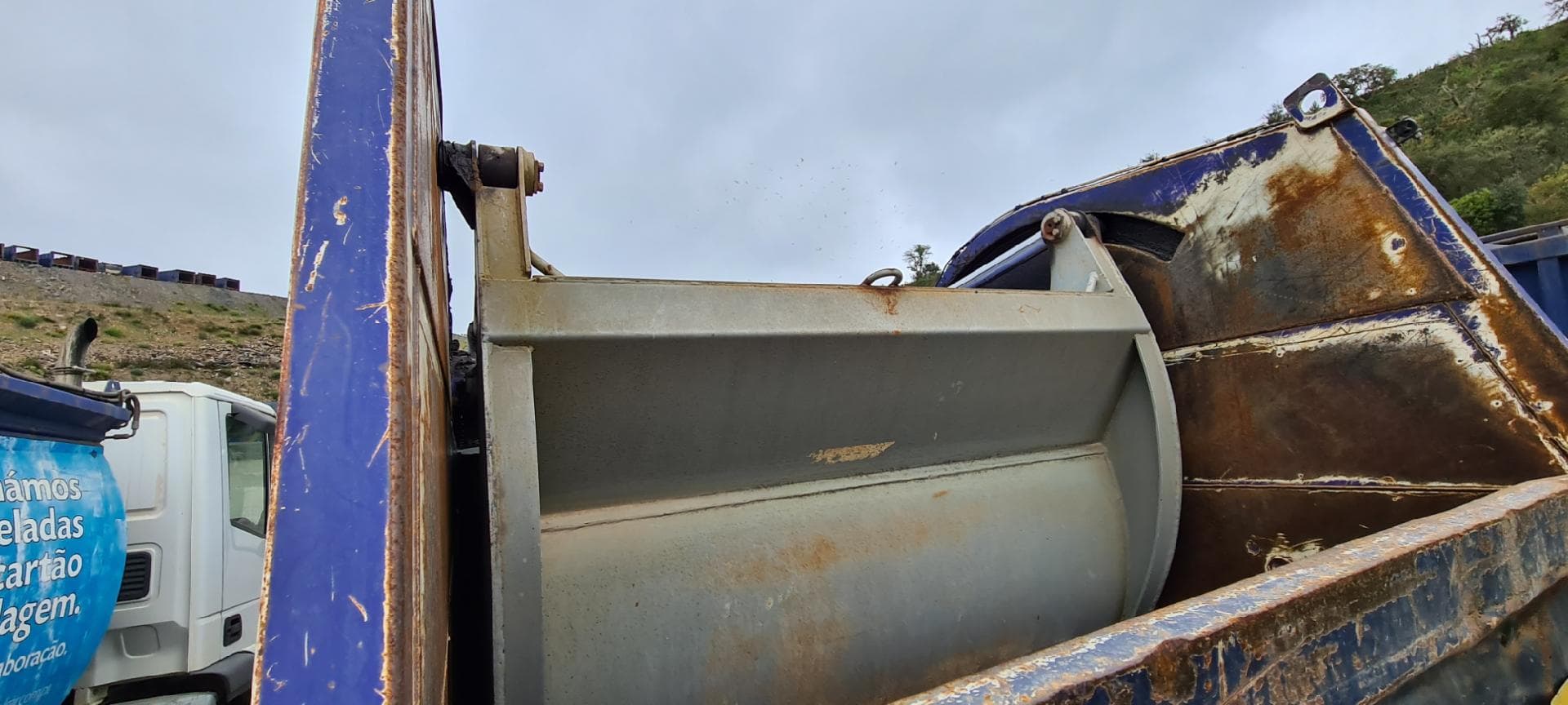 Iveco Eurocargo ML75 com Compactador 6/9 — imagen 10