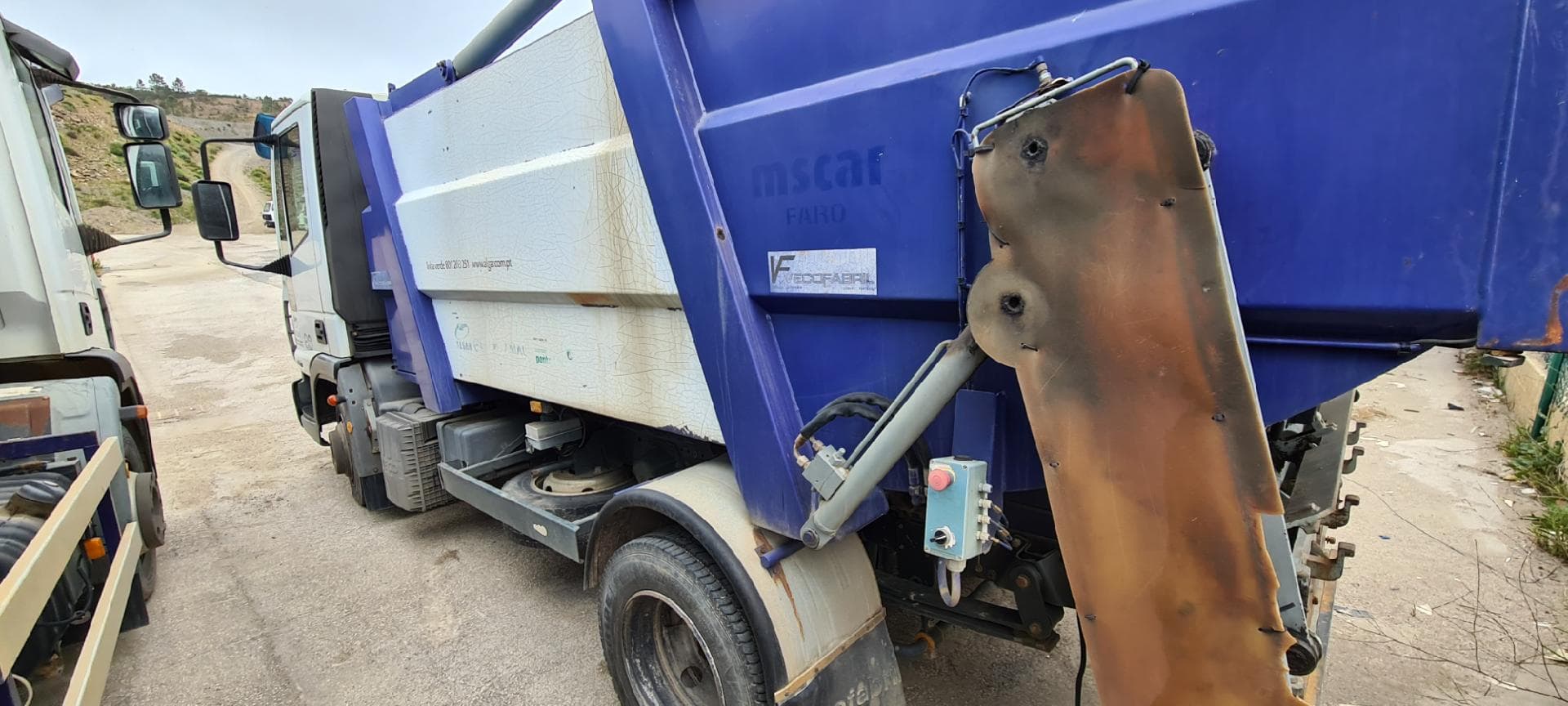 Iveco Eurocargo ML75 com Compactador 6/9 — imagen 7