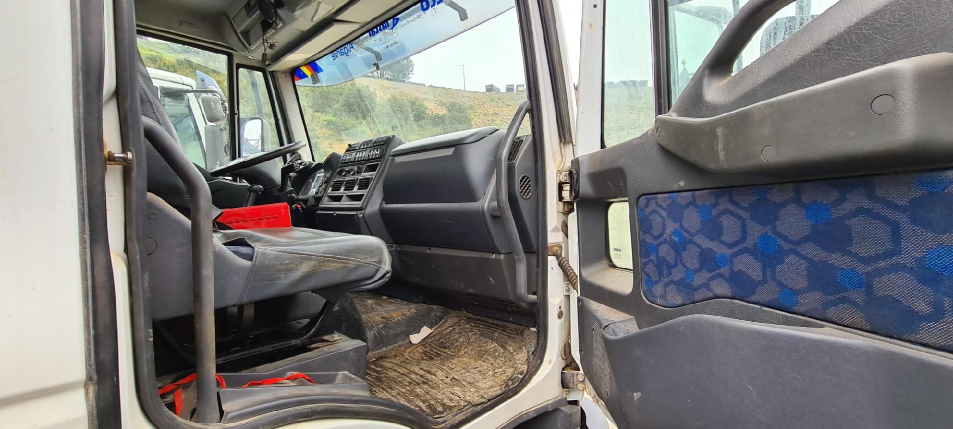 Iveco Eurocargo ML120 com Contentor Basculante 6/9 · Loulé — image 12
